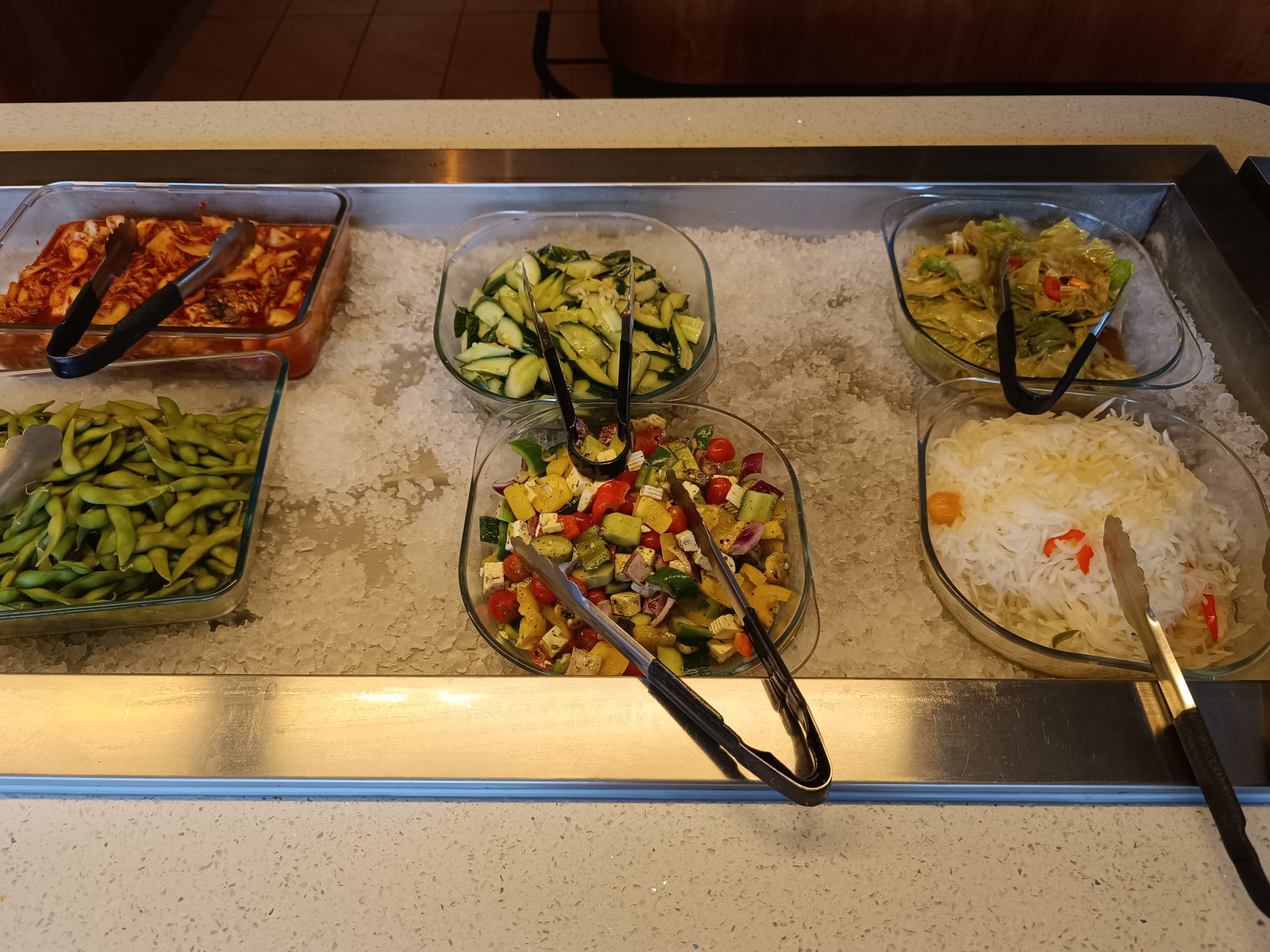 Frische Salate · Kimchi · Reis