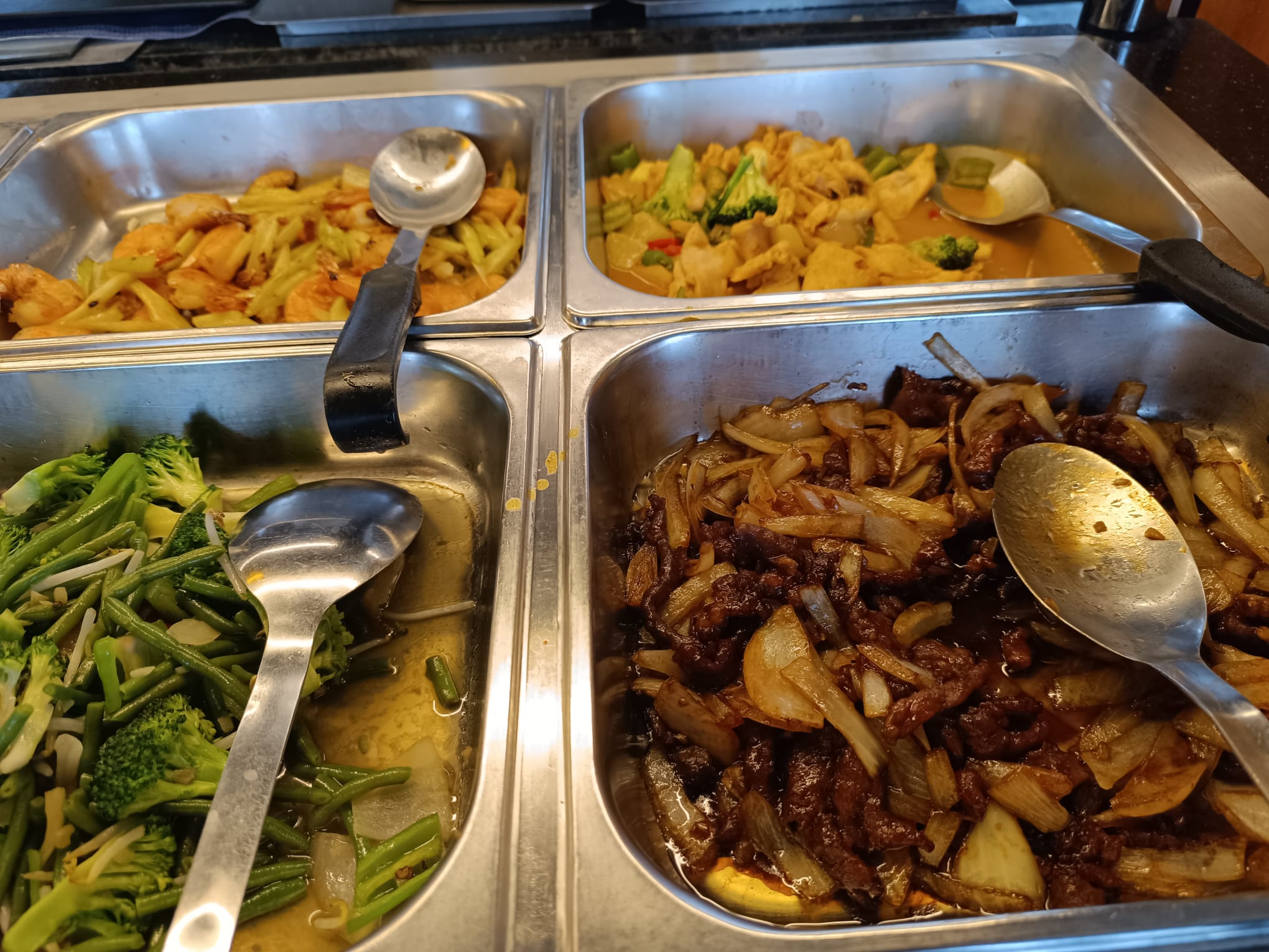 Rindfleisch · Brokkoli · Curry